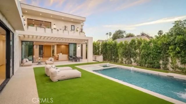 15447 Huston, Sherman Oaks, CA 91403