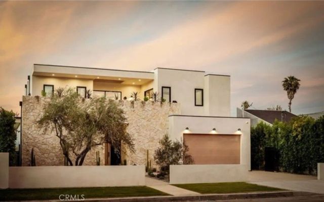15447 Huston, Sherman Oaks, CA 91403