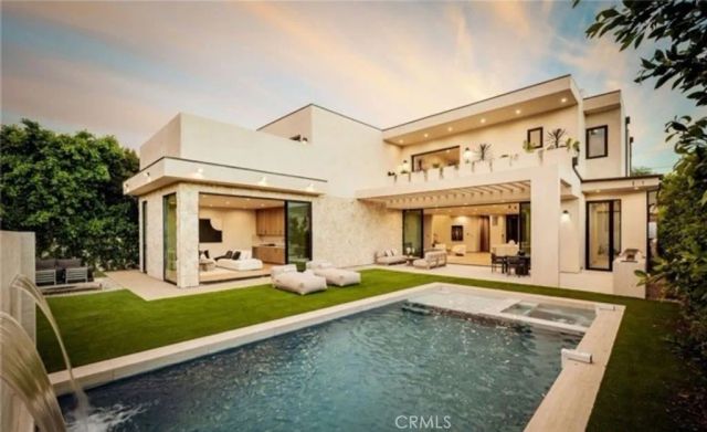 15447 Huston, Sherman Oaks, CA 91403