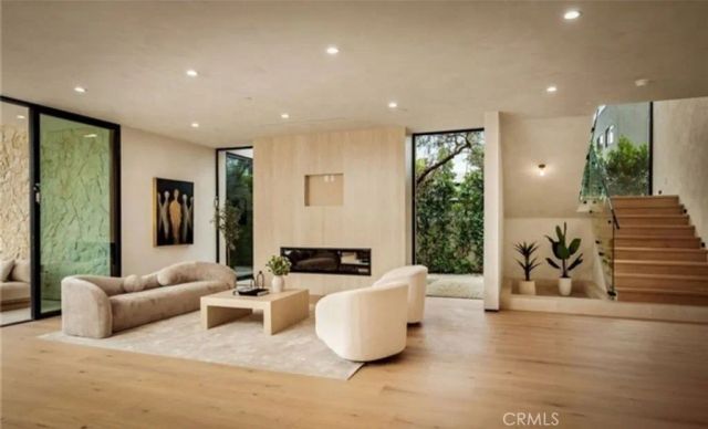 15447 Huston, Sherman Oaks, CA 91403