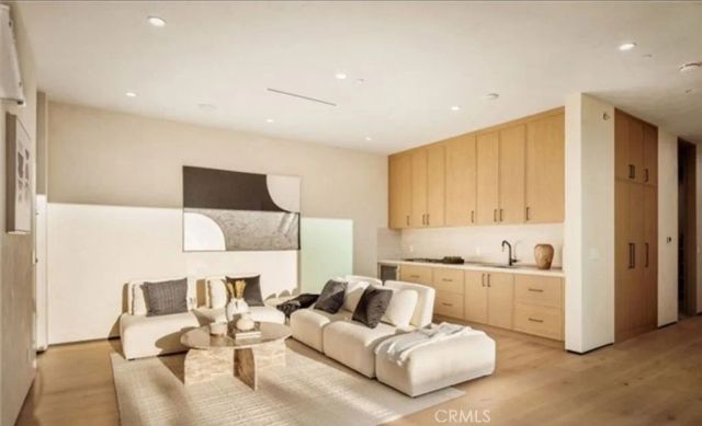 15447 Huston, Sherman Oaks, CA 91403