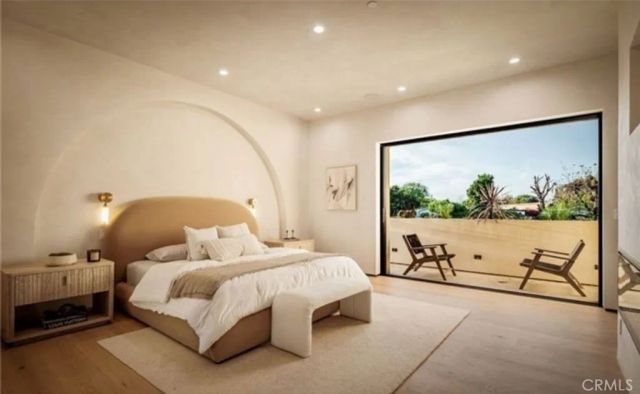 15447 Huston, Sherman Oaks, CA 91403