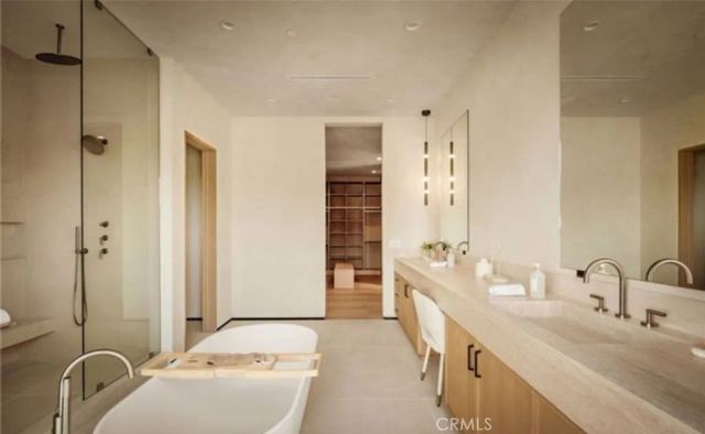 15447 Huston, Sherman Oaks, CA 91403