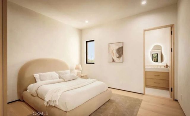 15447 Huston, Sherman Oaks, CA 91403