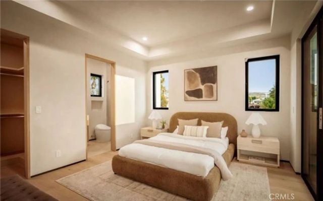 15447 Huston, Sherman Oaks, CA 91403