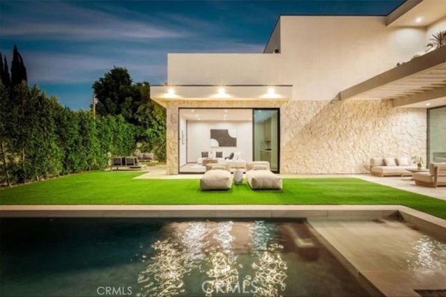 15447 Huston, Sherman Oaks, CA 91403