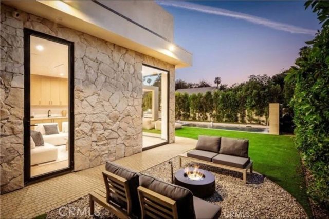 15447 Huston, Sherman Oaks, CA 91403