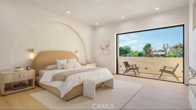 15447 Huston, Sherman Oaks, CA 91403