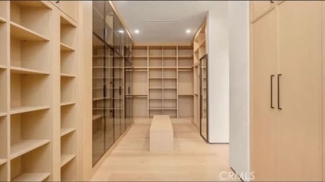 15447 Huston, Sherman Oaks, CA 91403