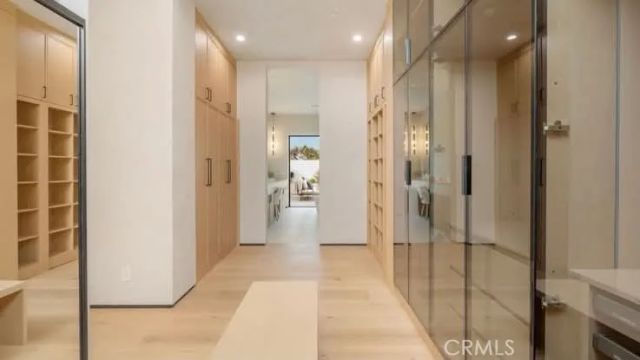 15447 Huston, Sherman Oaks, CA 91403