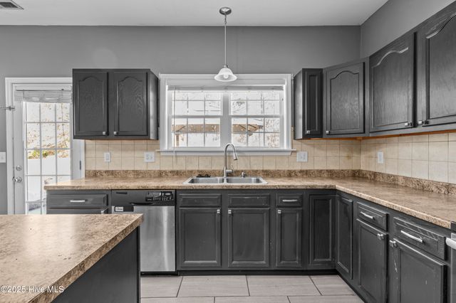 406 Little Creek Court, Jacksonville, NC 28546