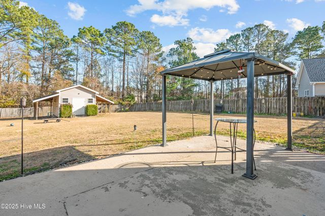 406 Little Creek Court, Jacksonville, NC 28546