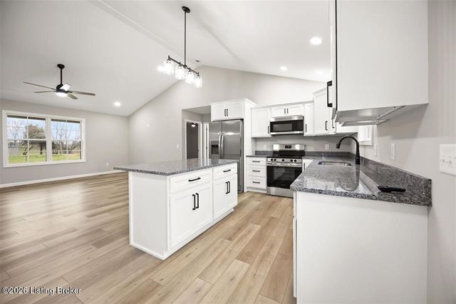 10 Lone Oak Rd, Clarkson, KY 42726