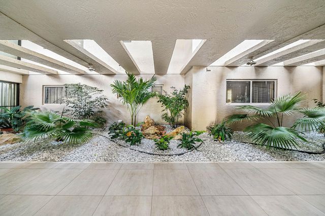 5279 Fountains Drive S 405, Lake Worth, FL 33467