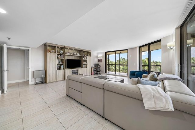 5279 Fountains Drive S 405, Lake Worth, FL 33467