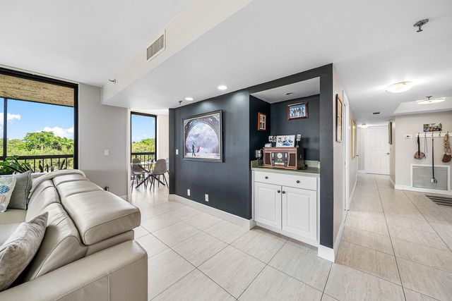 5279 Fountains Drive S 405, Lake Worth, FL 33467