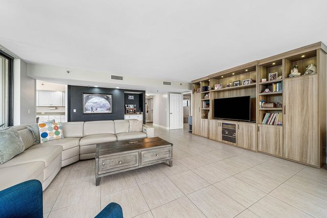 5279 Fountains Drive S 405, Lake Worth, FL 33467