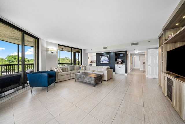 5279 Fountains Drive S 405, Lake Worth, FL 33467