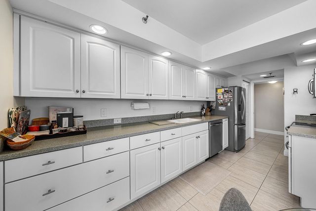 5279 Fountains Drive S 405, Lake Worth, FL 33467