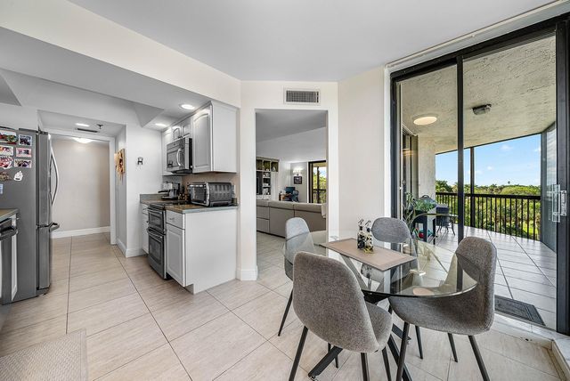 5279 Fountains Drive S 405, Lake Worth, FL 33467