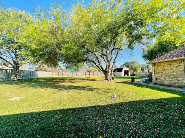 5835 Plantation Drive, Baytown, TX 77523