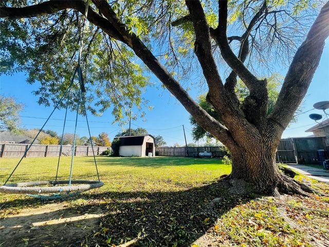 5835 Plantation Drive, Baytown, TX 77523