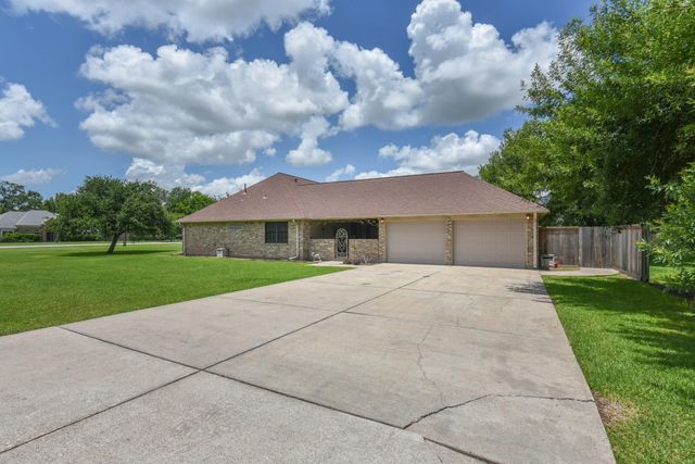 5835 Plantation Drive, Baytown, TX 77523