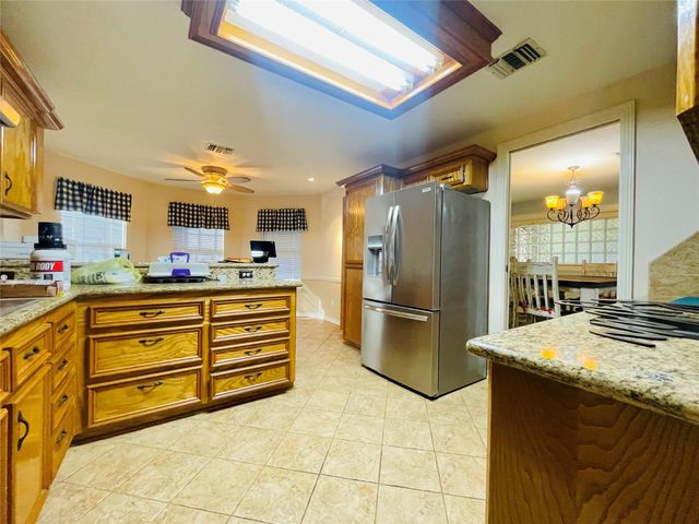 5835 Plantation Drive, Baytown, TX 77523