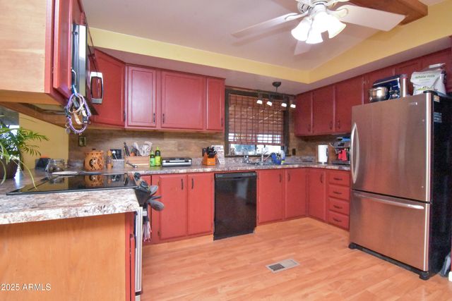 20415 E Sierra Drive E 8, Mayer, AZ 86333