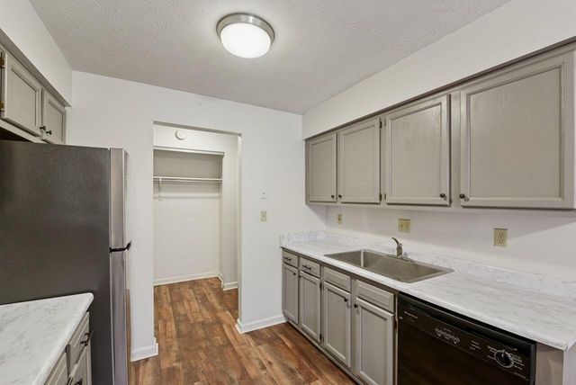 3 Highland Meadows Drive, 8, Highland Heights, KY 41076