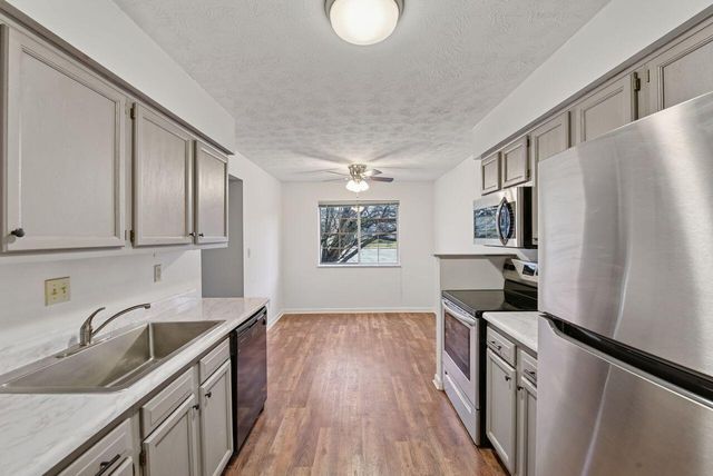 3 Highland Meadows Drive, 8, Highland Heights, KY 41076