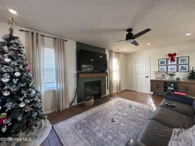 101 Spain Drive, Hubert, NC 28539