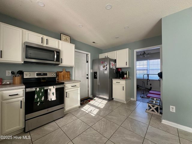 101 Spain Drive, Hubert, NC 28539