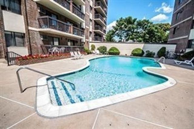 164 Galen Street 14, Watertown, MA 02472