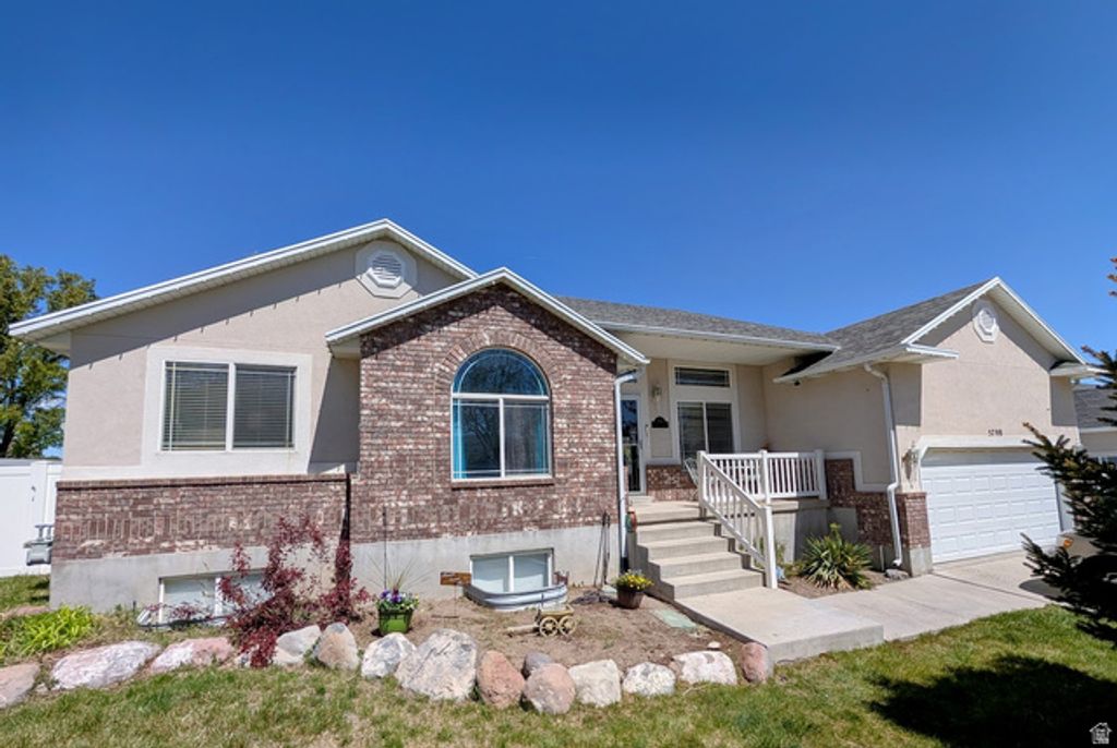 5798 W MOON SHADOW DR, Herriman, UT 84096
