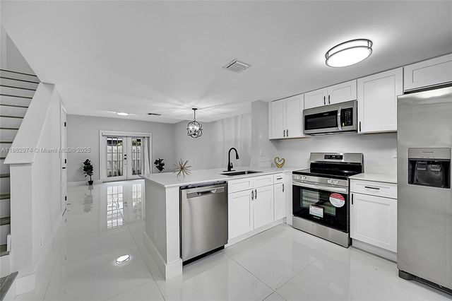 2699 NE 15th St, Pompano Beach, FL 33062