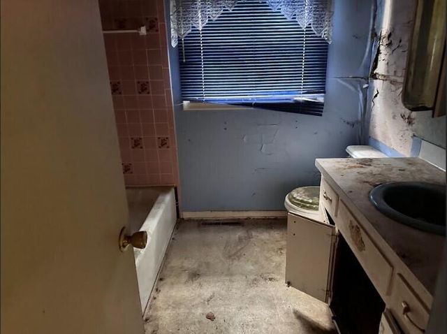 3365 Ridgecliffe Drive, Flint, MI 48532