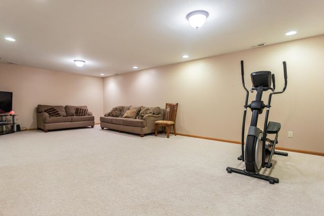 2419 N Crestline St, Wichita, KS 67205