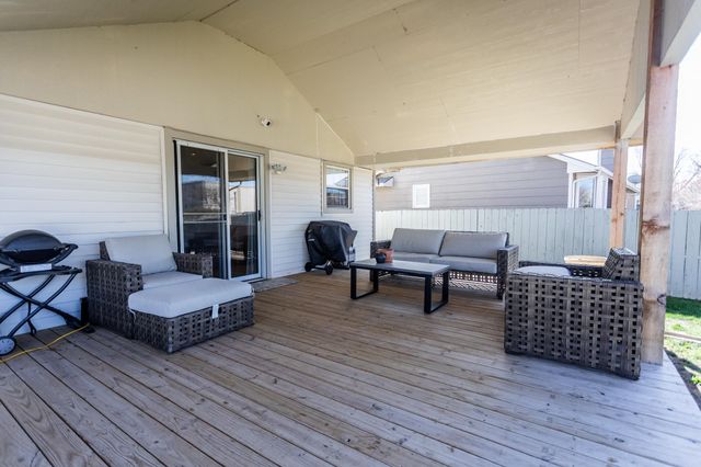 2419 N Crestline St, Wichita, KS 67205