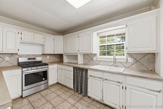 13685 E Crestview Drive, Claremore, OK 74019