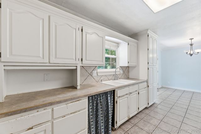 13685 E Crestview Drive, Claremore, OK 74019