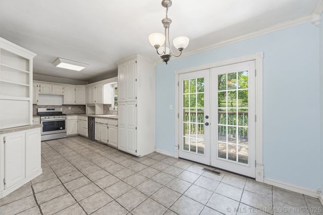 13685 E Crestview Drive, Claremore, OK 74019