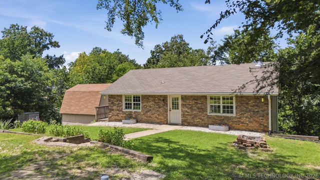 13685 E Crestview Drive, Claremore, OK 74019