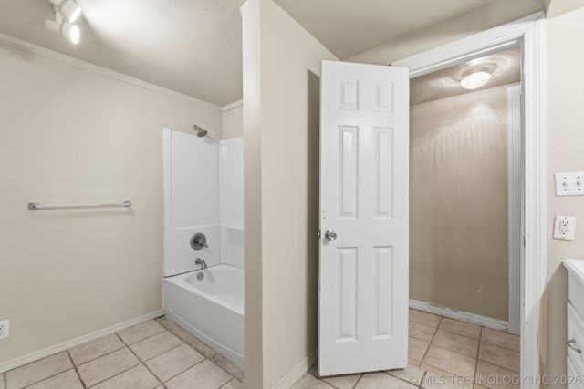 13685 E Crestview Drive, Claremore, OK 74019