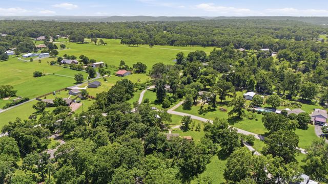 13685 E Crestview Drive, Claremore, OK 74019