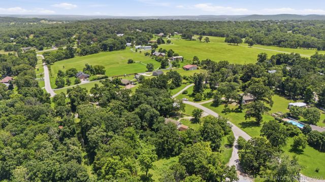 13685 E Crestview Drive, Claremore, OK 74019