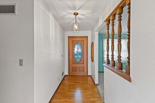 4615 N Saint Clair STREET, Racine, WI 53402