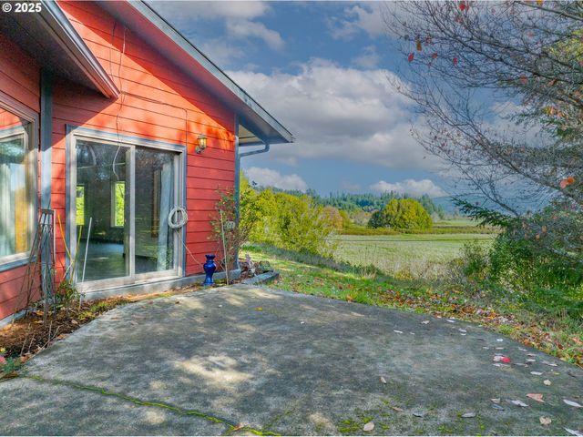 53874 FISHTRAP Rd, Myrtle Point, OR 97458