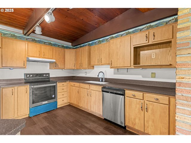 53874 FISHTRAP Rd, Myrtle Point, OR 97458