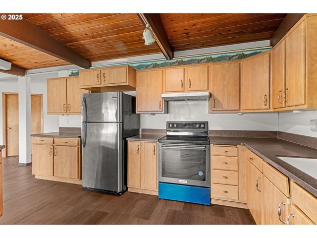 53874 FISHTRAP Rd, Myrtle Point, OR 97458